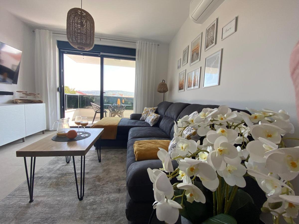Apartment Agnes With 63 M2 Rooftop Terrace, Grill And Pool Okrug Gornji Eksteriør bilde