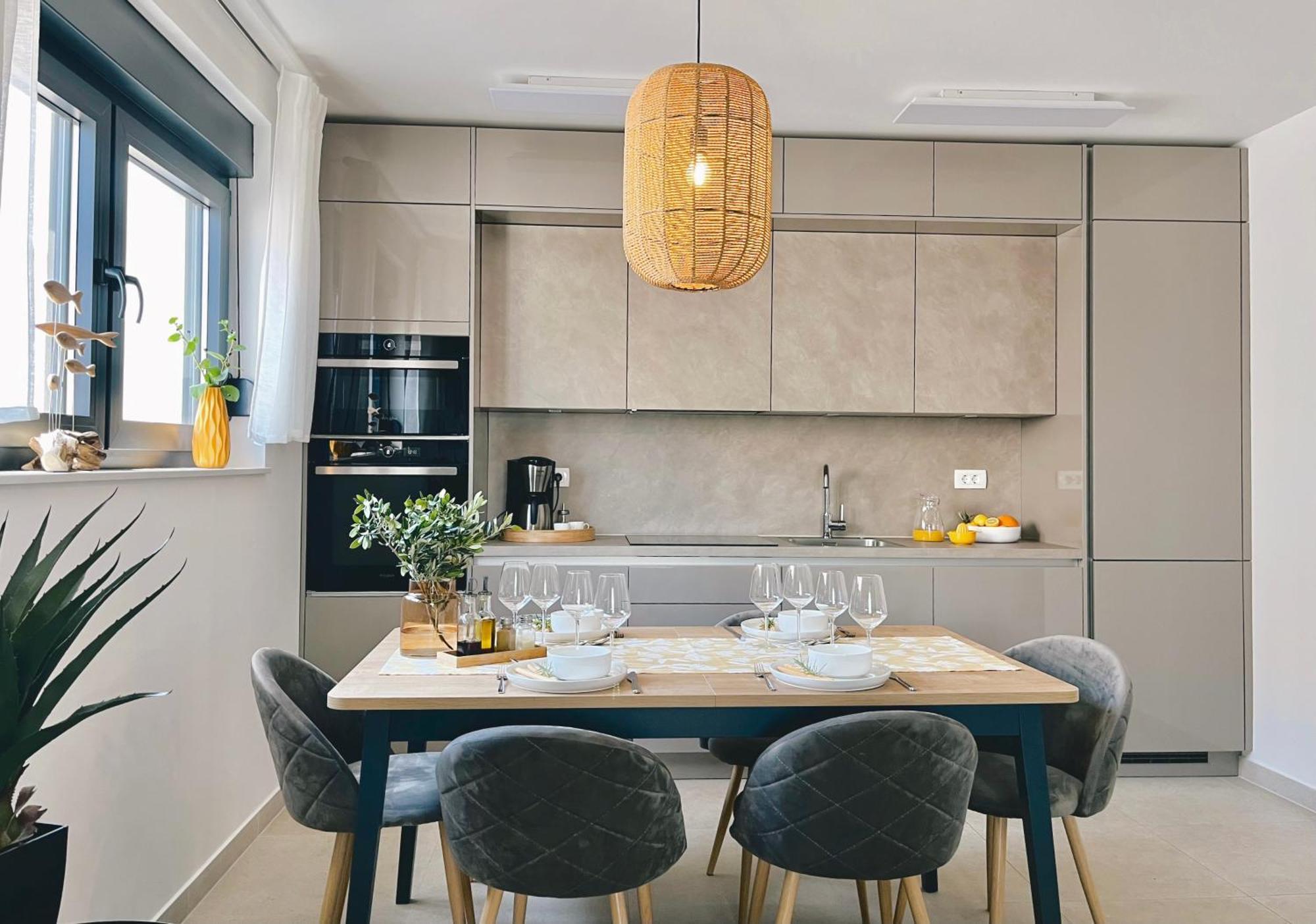 Apartment Agnes With 63 M2 Rooftop Terrace, Grill And Pool Okrug Gornji Eksteriør bilde